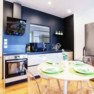 https://legend-le-saint-laurent.hotels-rhonealpes.com